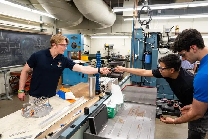 HEDGE Students in the Lab