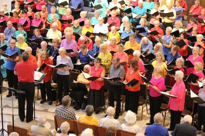 Sounds Good Choir sings at Summer Rocks concert