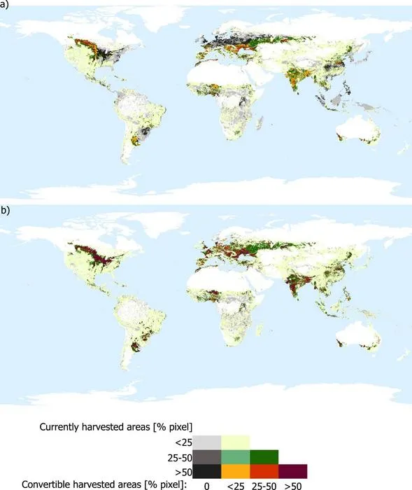 Global distribution of rainfed areas harvested and/or convertible to agrivoltaics for the scenarios that produce the lowest (a) and highest (b) convertibility globally