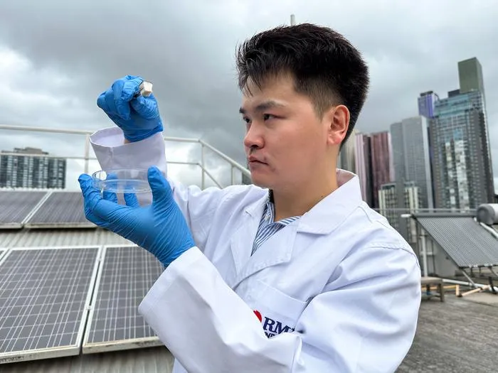 Spongy water harvester researcher