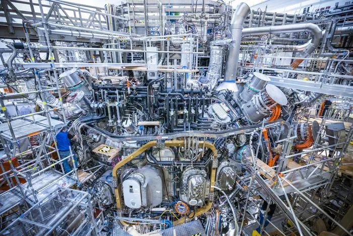 View into the Wendelstein 7-X experimental hall