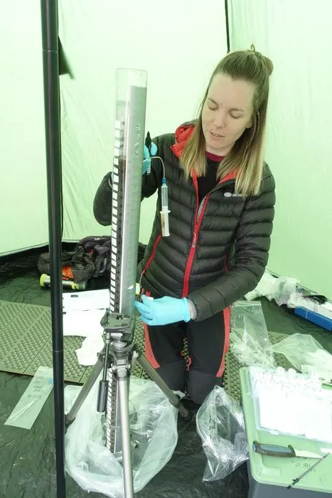 Extracting porewater from a sediment core