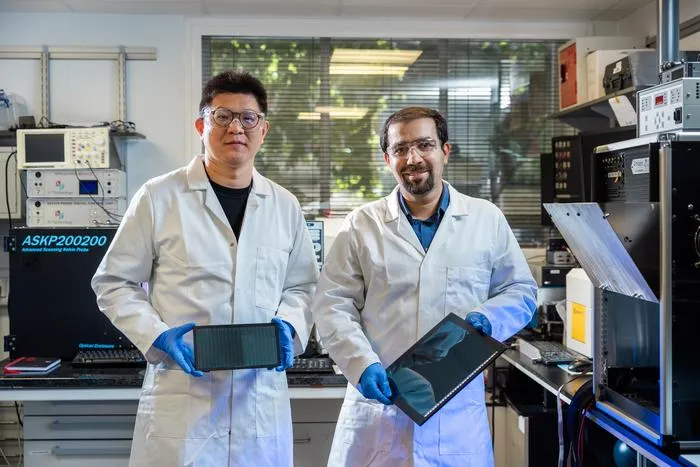 Solar panels optimised for indoor light
