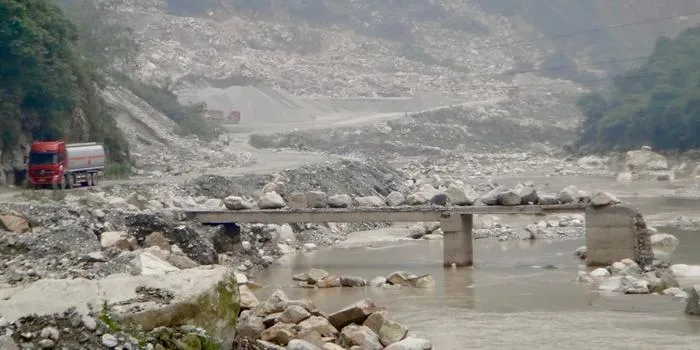 Min River Debris