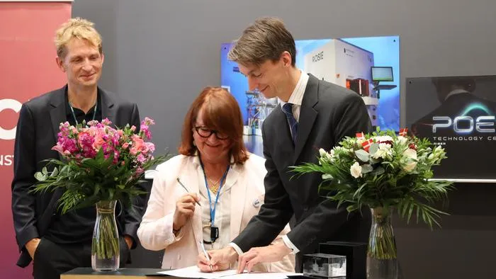Signing the collaboration agreement
