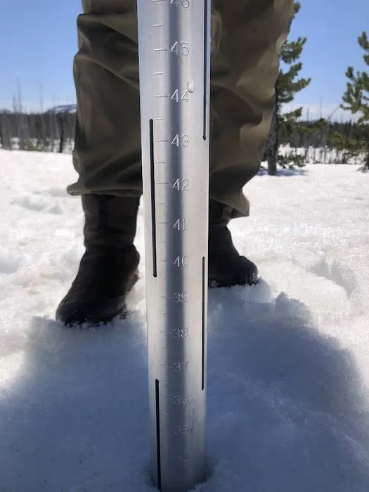 Snow coring tube