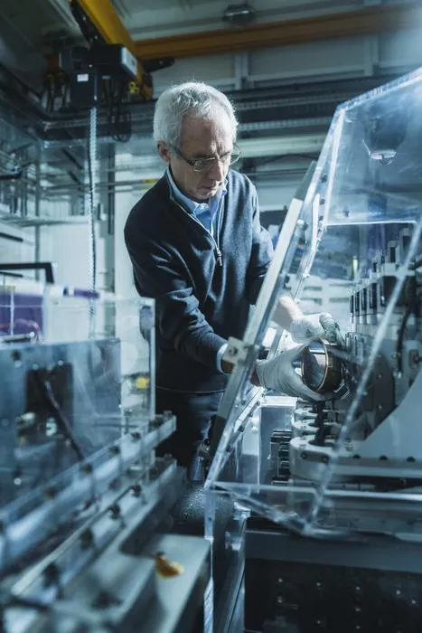 Alain Manceau, researcher emeritus CNRS/ENS Lyon, scientist at the ESRF, during experiment at the ESRF, the European Synchrotron