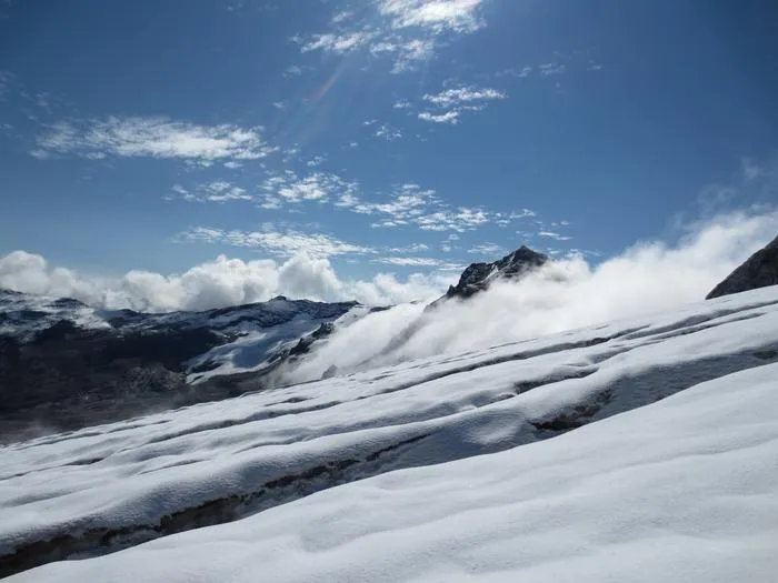 Cold air flows down Tsanteleina Glacier