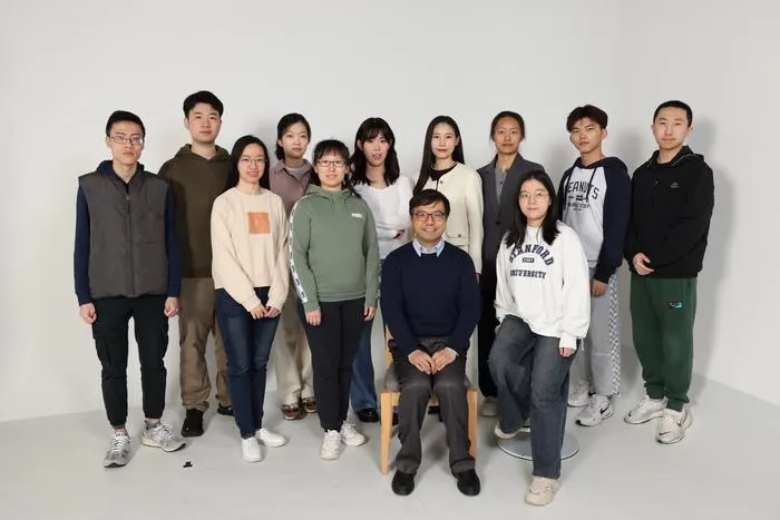 Prof. Guo (second right in the front row) and his research team.