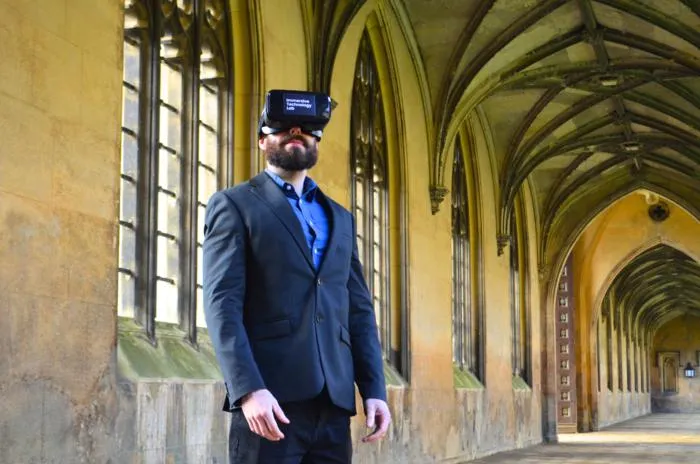 Experiencing VR