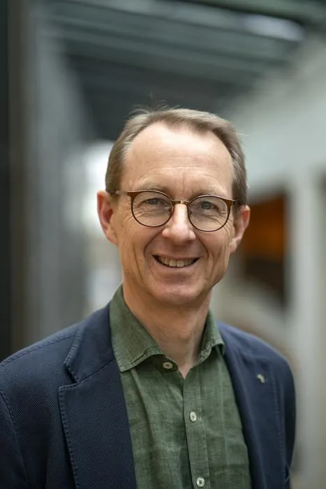 Lars Öhrström,Chalmers University of Technology