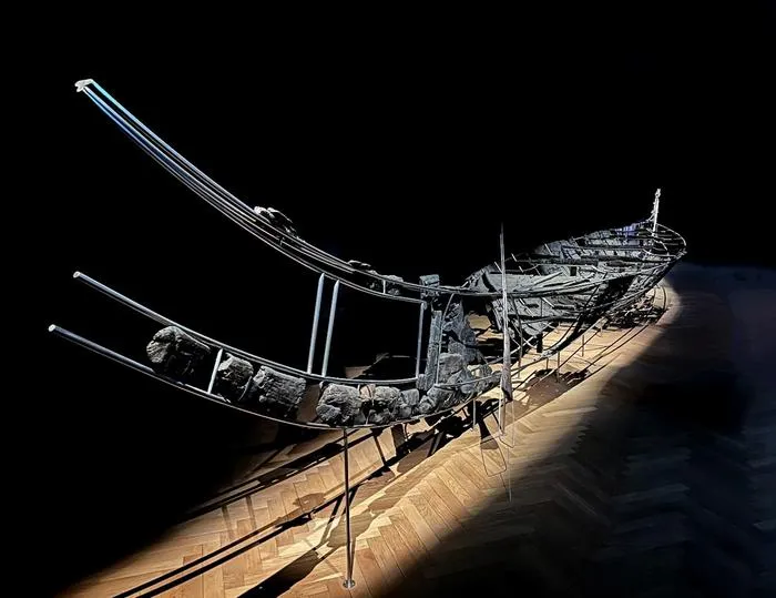 New investigations of the Hjortspring boat: Dating and analysis of the cordage and caulking materials used in a pre-Roman iron age plank boat