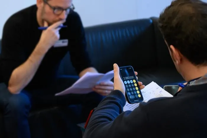 How to come up with the first offer in negotiations