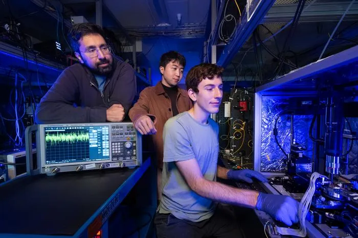 Safavi-Naeini_lab_01
