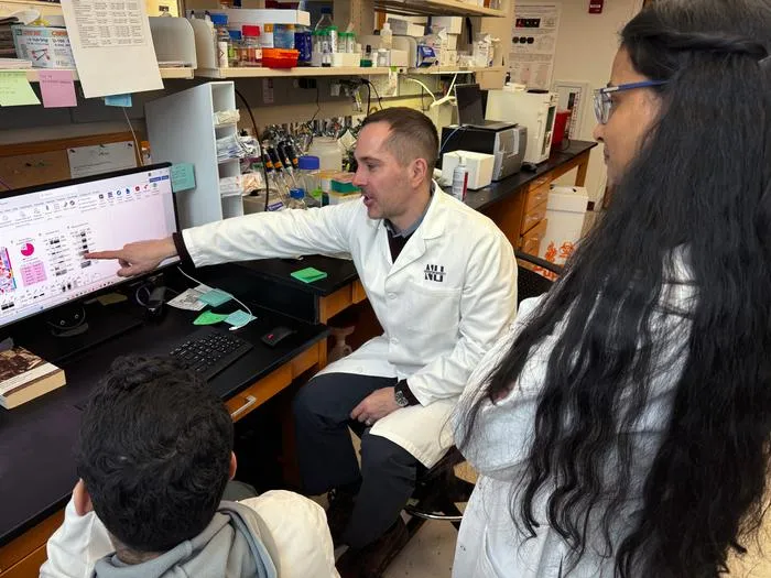 Jeffrey Savas in lab