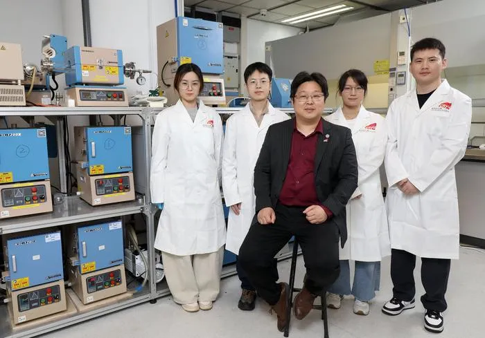 Professor Liu and Research Team