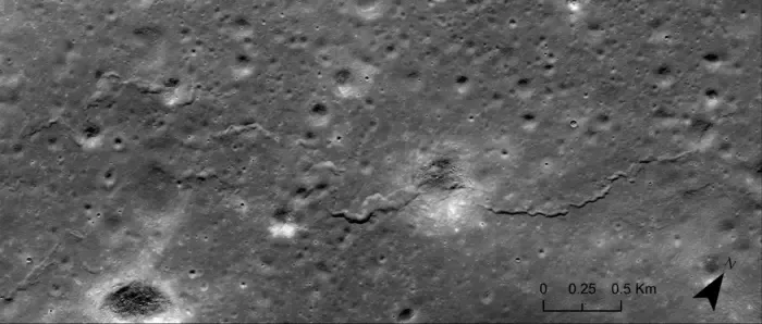 A small mare ridge located in central South Pole Aitken Basin