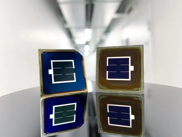 Tandem silicon and perovskite solar cell