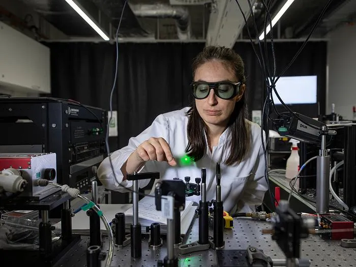Ferda Canbaz at the laser lab