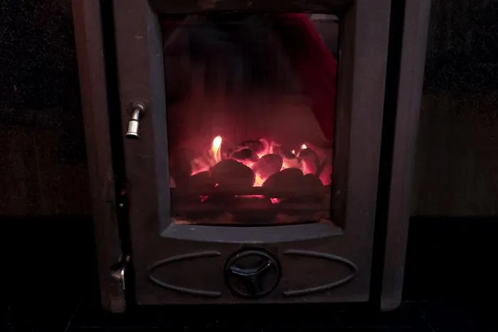Uni-7370.jpg: Photo of domestic stove burning “low smoke” ovoid coal. Photo: Martina Regan