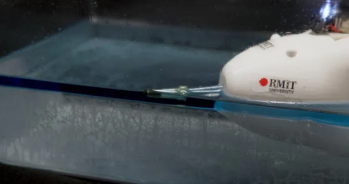 'Sea creature' minibot hoovers up oil spills