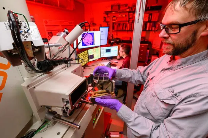 Scott-Boroughs-at-Peter-Hooper-GeoAnalytical-Lab