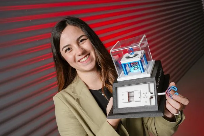 Electronic switches made from smart polymer films