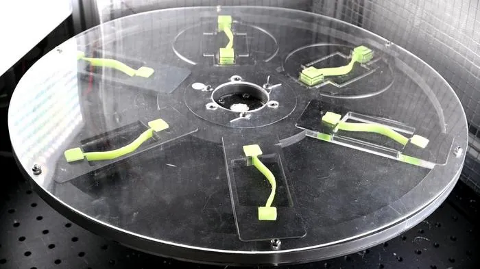 Demonstration of dynamic driving on a rotating platform. 2026 fleXLab EPFL CC BY SA