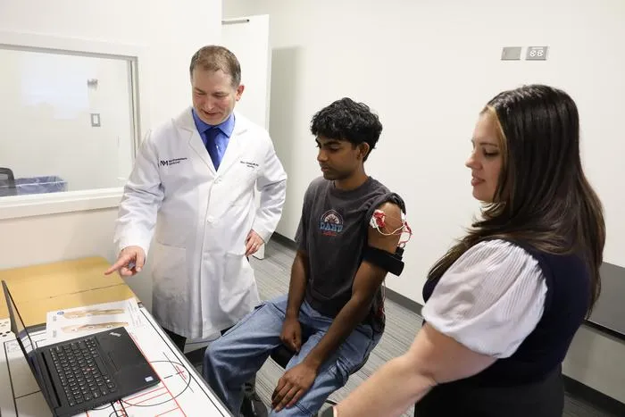 Dr. Marc Slutzky in the lab