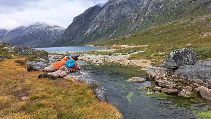 Sight-fishing for eye parasites