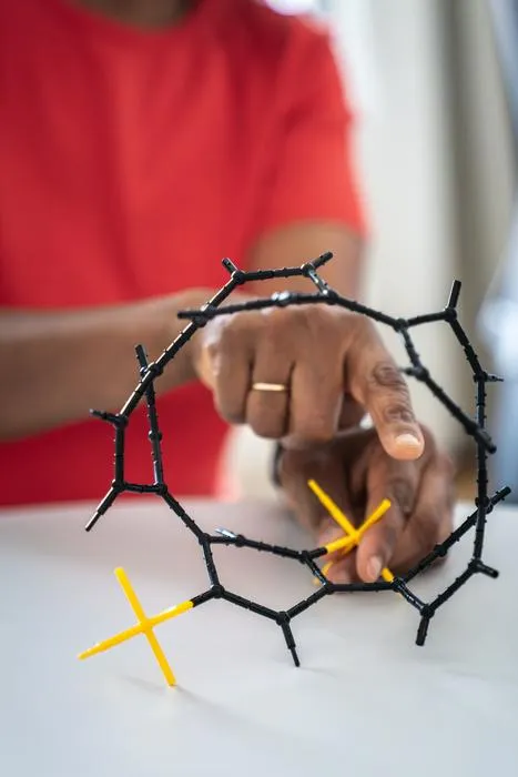 Toy model of a 'nanohoop'