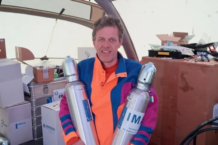 40-year-old air extracted from firn on Greenland