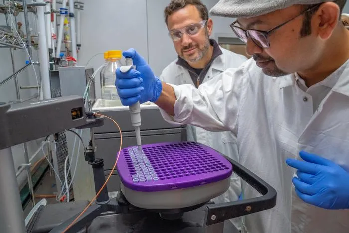 Al-Bassam and Ashaduzzaman in lab