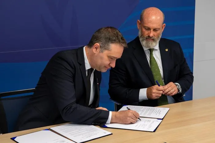 Bram Govaerts signs CIMMYT–WFP partnership agreement