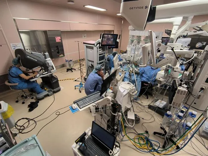 The environment of a robot-assisted surgical procedure