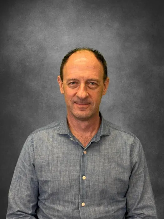 Dr. Andres Leschziner
