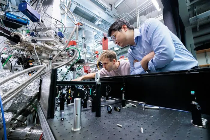Discovery of ‘slow’ electrons in 2D material could lead to new memory device