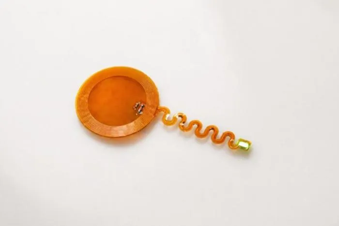 The prototype device used for temperature testing with (f) IR photo