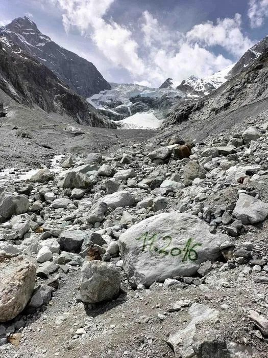Mont Miné glacier and the mark of its front in 2016