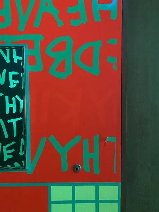 The hidden chemistry behind glow-in-the-dark art