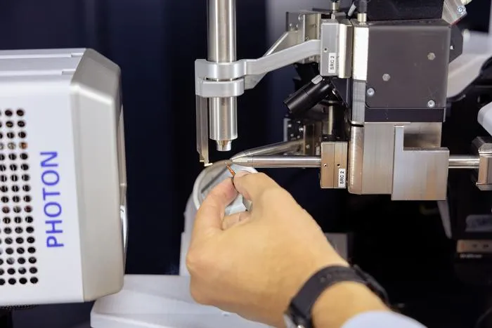 Jakoah Brgoch diffractometer