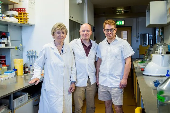First author of the study Štěpán Jeřábek (Columbia University, IOCB Prague, in the middle) with co-authors Michal Doležal and Iva Pichová (IOCB Prague)