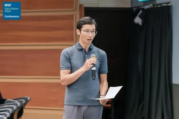Session chair Prof. Dr. Weiqi Zhou moderating plenary talks