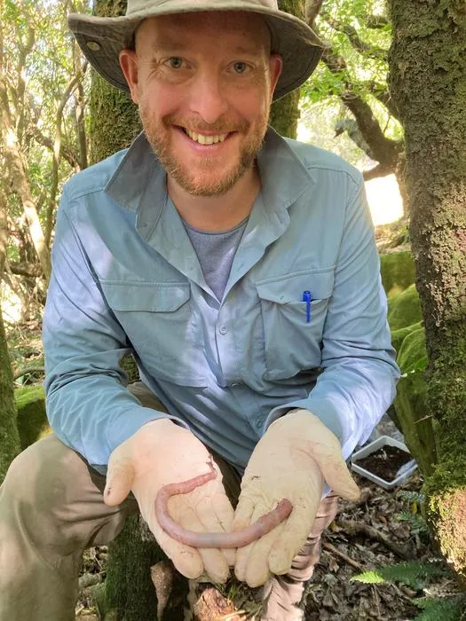 Frank Ashwood with a large native earthworm