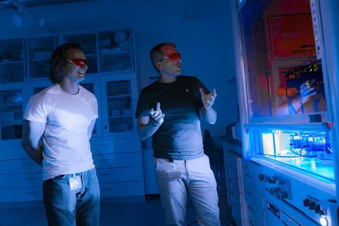 ISTA researchers Bena and Pieber work on light-activated nickel catalysis