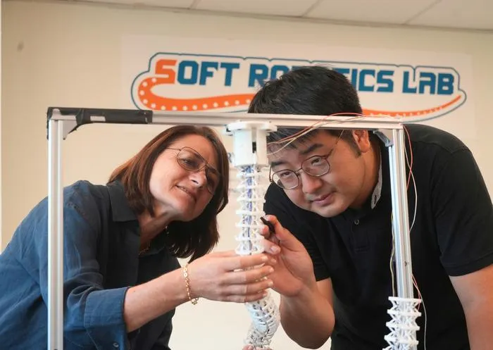 NUS CDE researchers unlock dexterous soft-robot motion from a single artificial muscle