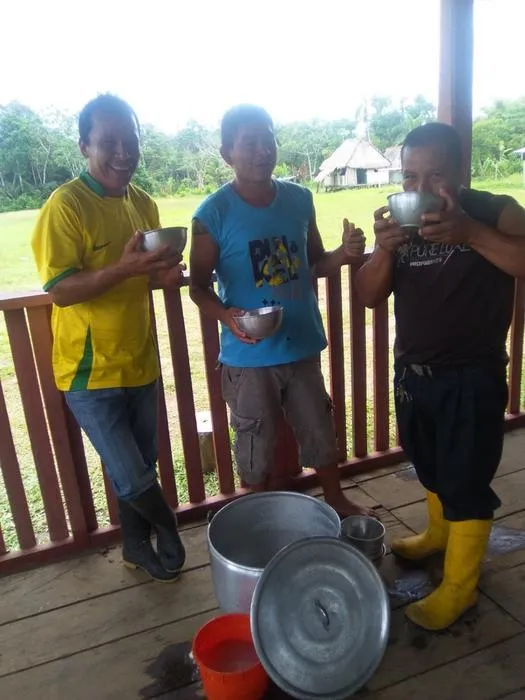 Men drinking chicha