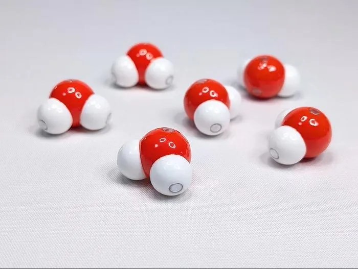 Making molecular interactions easy to understand through WaterPuzzle